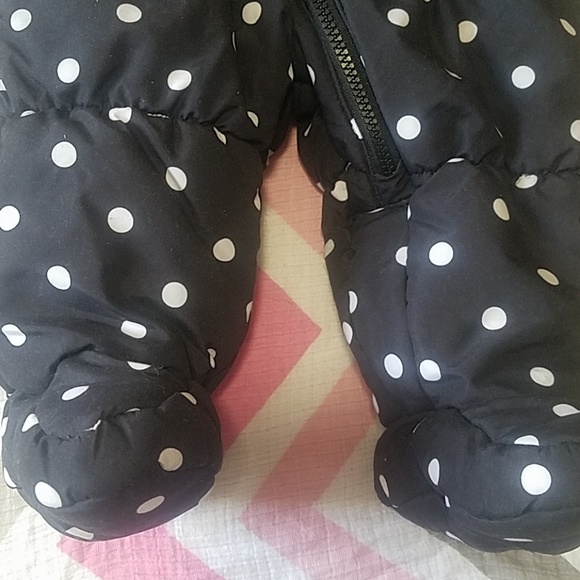 6-9m snowsuit like new - Picture 5 of 6